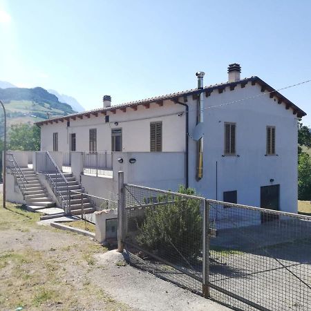 Casa A Montebello Di Bertona Con Vista Gran Sasso Villa Exterior foto