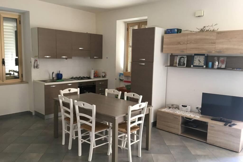 Casa A Montebello Di Bertona Con Vista Gran Sasso Villa Exterior foto