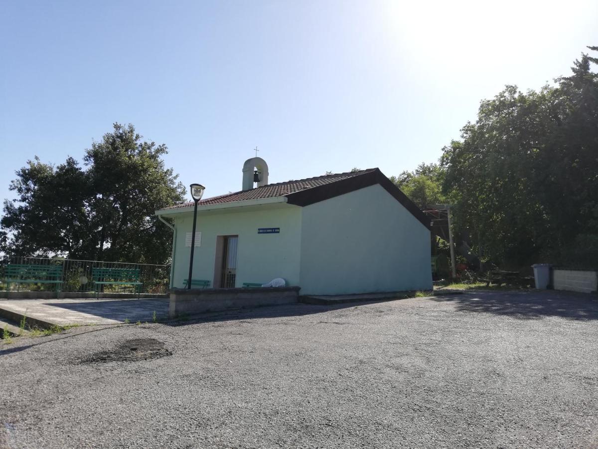 Casa A Montebello Di Bertona Con Vista Gran Sasso Villa Exterior foto