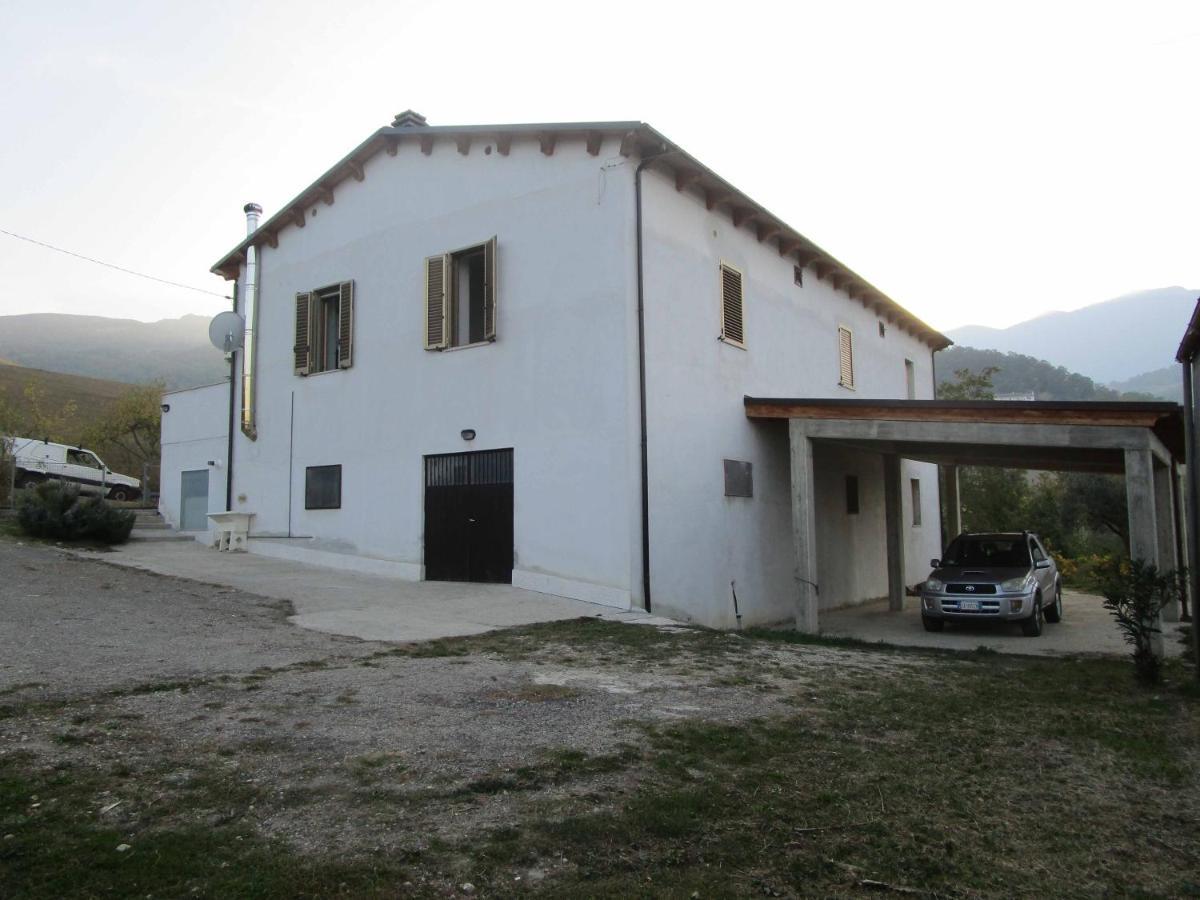 Casa A Montebello Di Bertona Con Vista Gran Sasso Villa Exterior foto